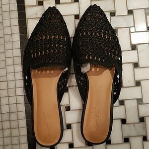 'Universal Thread' slip on mules